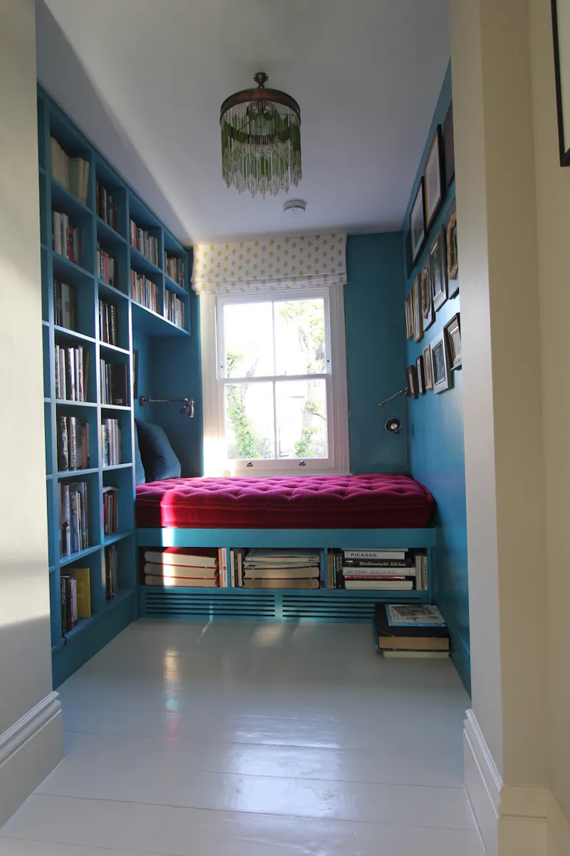 Library at 5-Floor Kensington Townhouse, D2644 (photo 3)
