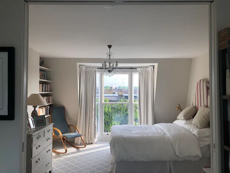 Balcony at 5-Floor Kensington Townhouse, D2644 (photo 8)