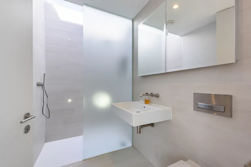 Wetroom at Bel Air modern home, D2582 (photo 40)