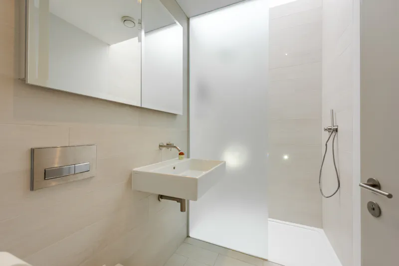 Shower at Bel Air modern home, D2582 (photo 53)