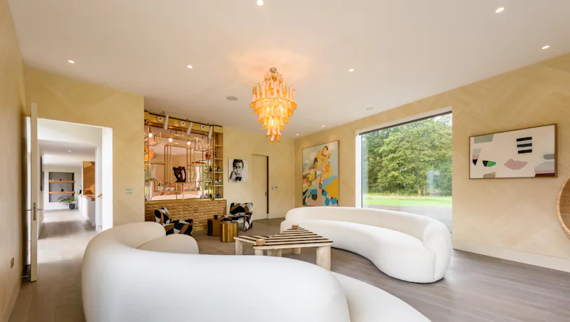 Sitting room at Bel Air modern home, D2582 (photo 24)