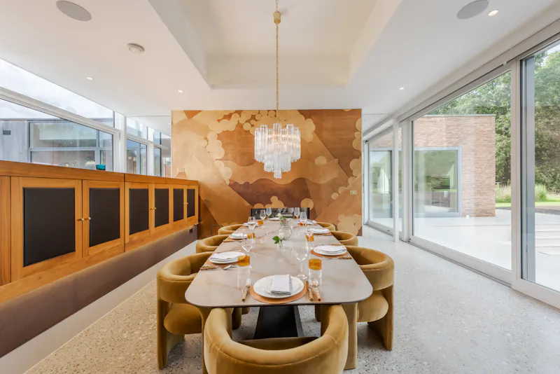 Dining room at Bel Air modern home, D2582 (photo 11)