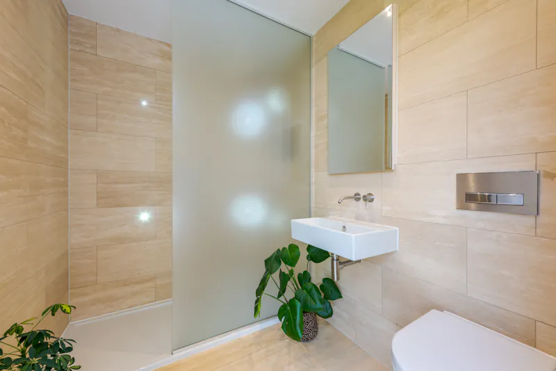 Shower at Bel Air modern home, D2582 (photo 51)