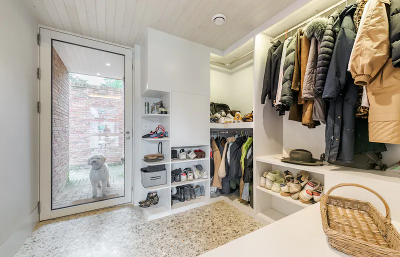 Bel Air modern home, D2582 (photo 17)