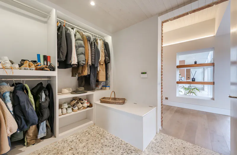 Dressing room at Bel Air modern home, D2582 (photo 16)