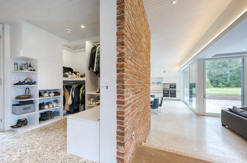 Bel Air modern home, D2582 (photo 15)