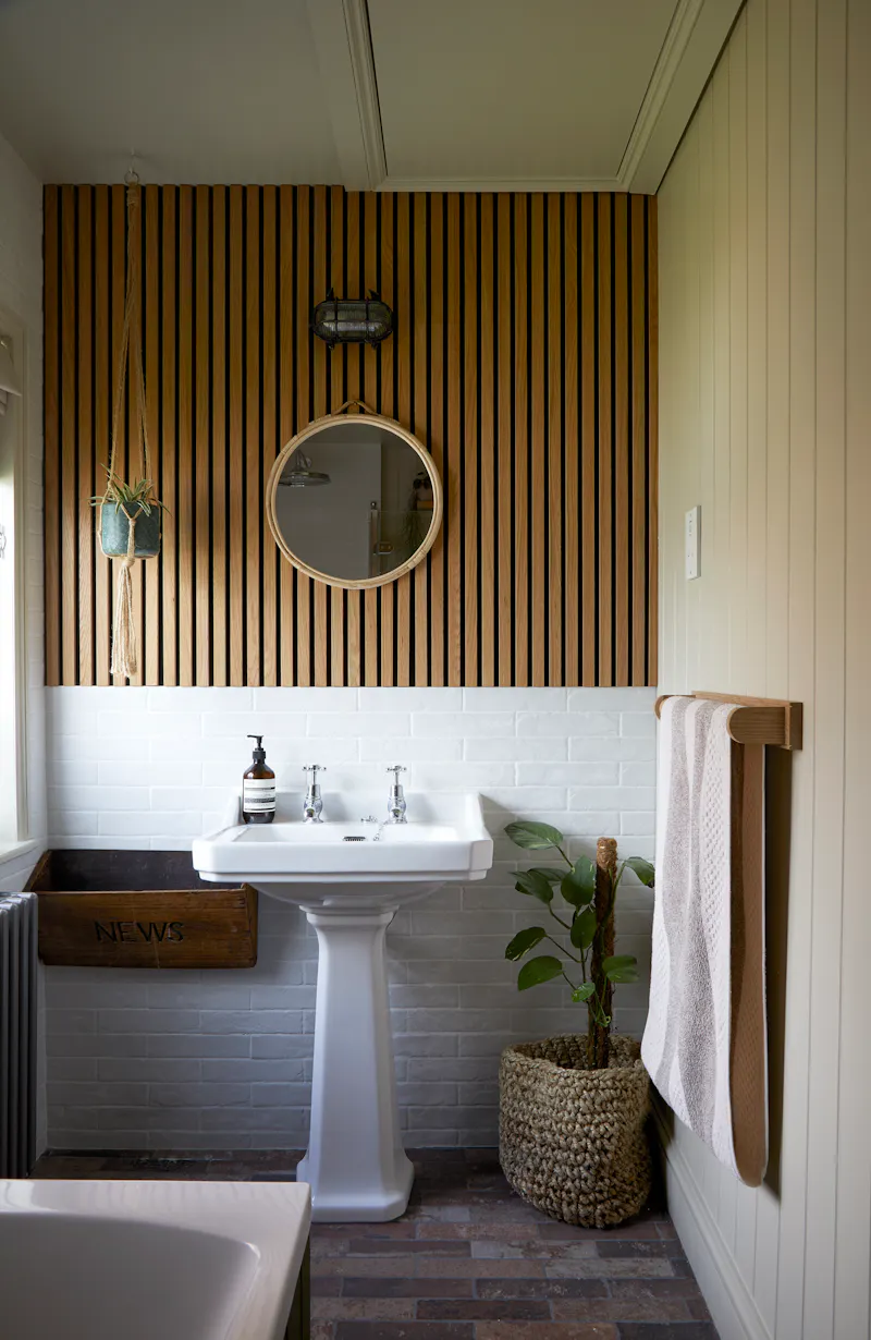 Bathroom at West Dulwich luxe house, D2588 (photo 40)
