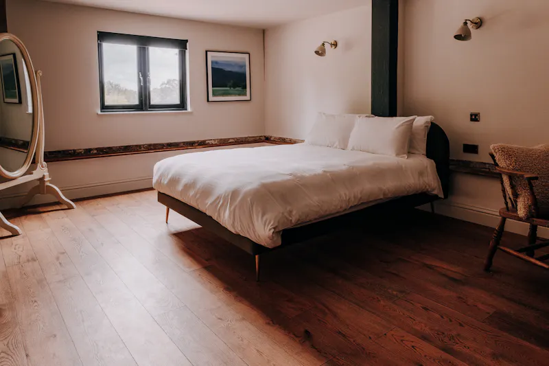 Bedroom at Silchester Barn conversion, L699 (photo 22)