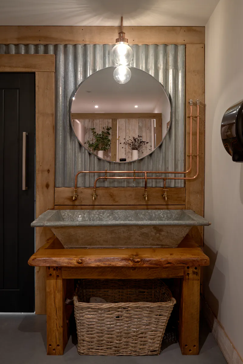 Silchester Barn conversion, L699 (photo 24)