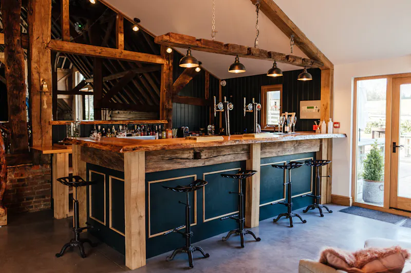Bar at Silchester Barn conversion, L699 (photo 2)