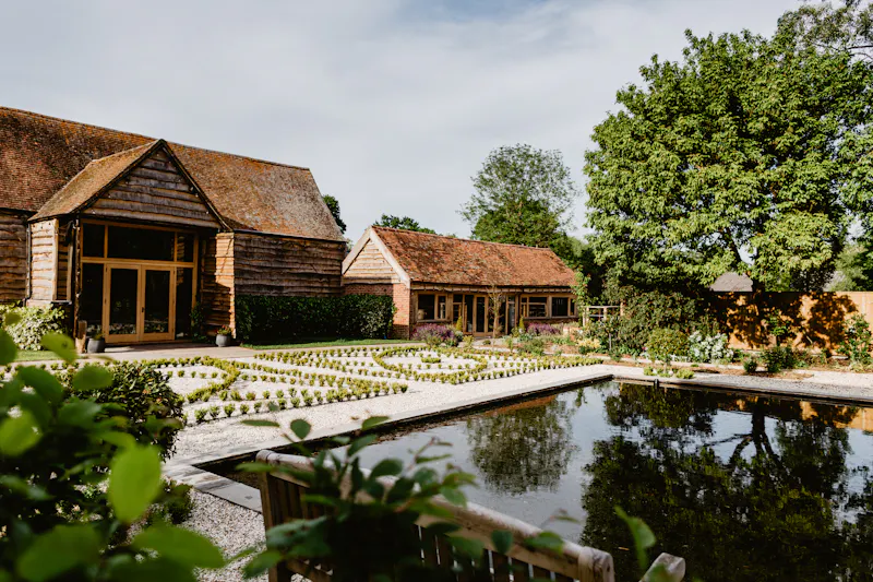 Silchester Barn conversion, L699 (photo 1)