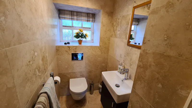 Bathroom at County pool house in Addington, D2596 (photo 24)