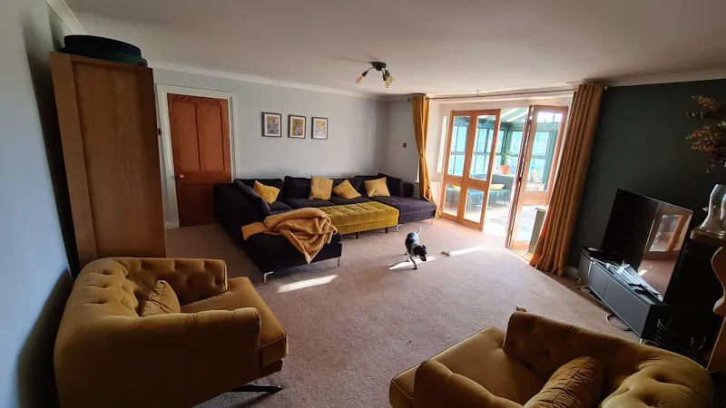 Living Room at County pool house in Addington, D2596 (photo 9)