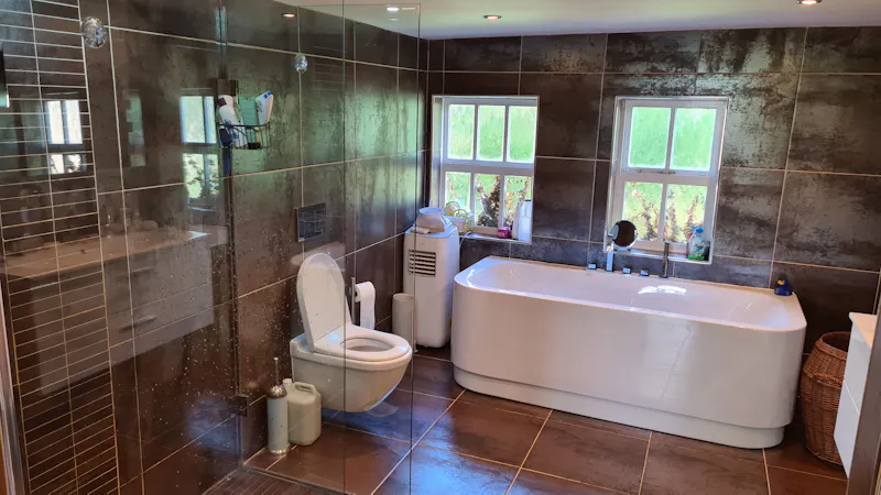 Bath at County pool house in Addington, D2596 (photo 26)