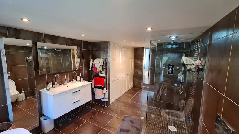Bathroom at County pool house in Addington, D2596 (photo 25)