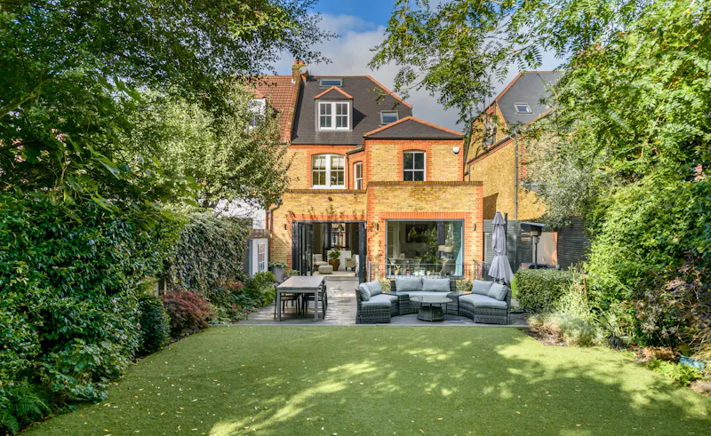 Victorian home Streatham , B1951 (photo 36)