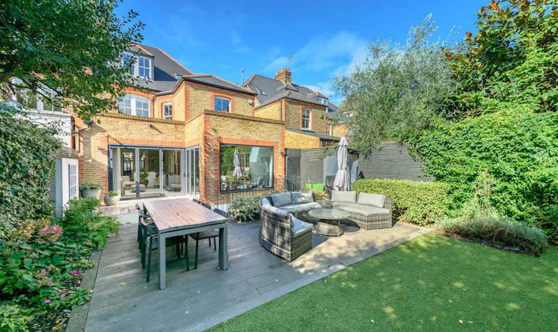 Victorian home Streatham , B1951 (photo 37)