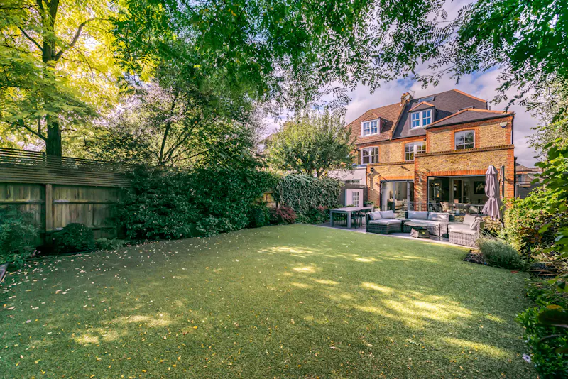 Victorian home Streatham , B1951 (photo 35)