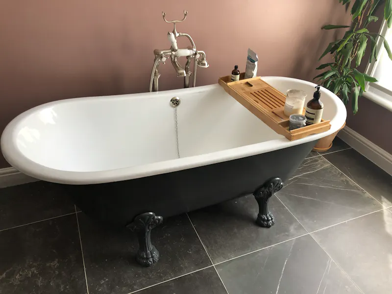 Bath - rolltop at Edwardian home Sydenham , A1562 (photo 20)