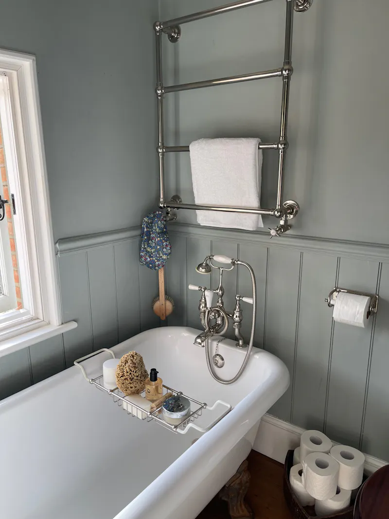 Bath - rolltop at Victorian semi in Brickendon, B1958 (photo 21)