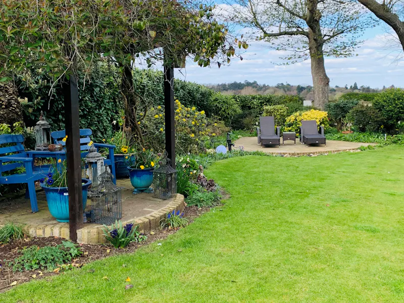 Garden at Large tudor house Westoning, M350 (photo 14)