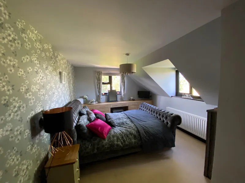 Bedroom at Large tudor house Westoning, M350 (photo 9)