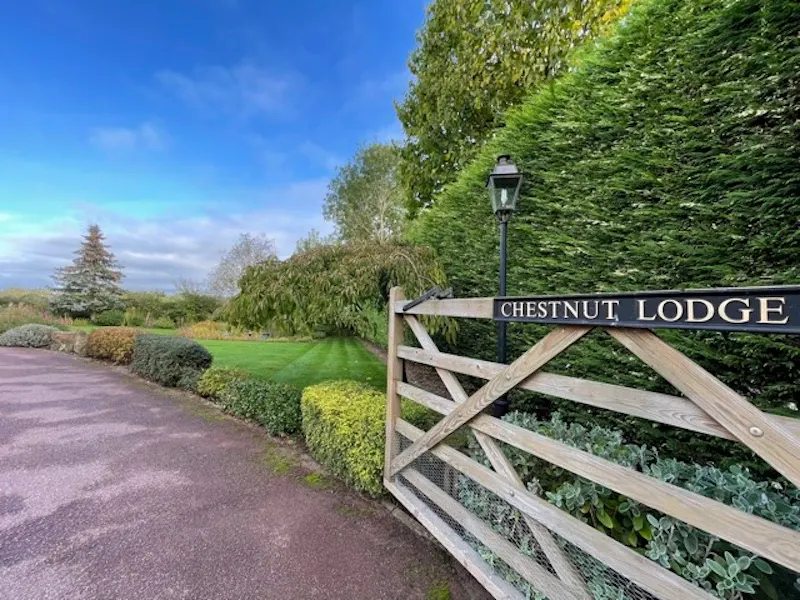 Large tudor house Westoning, M350 (photo 23)