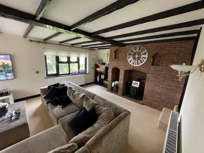 Living Room at Large tudor house Westoning, M350 (photo 3)