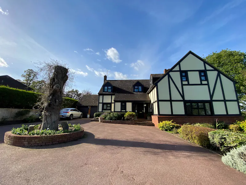Large tudor house Westoning, M350 (photo 1)