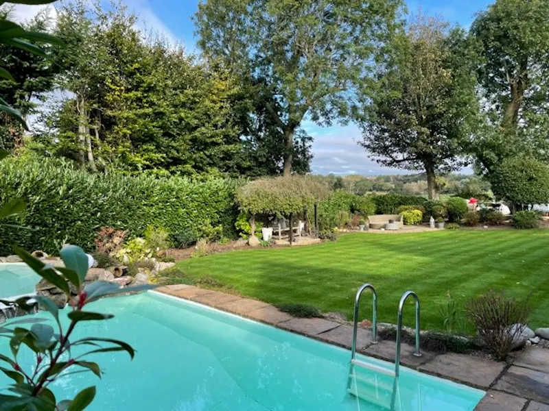 Large tudor house Westoning, M350 (photo 20)