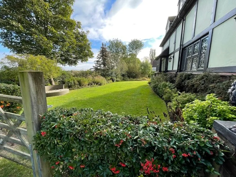 Large tudor house Westoning, M350 (photo 18)