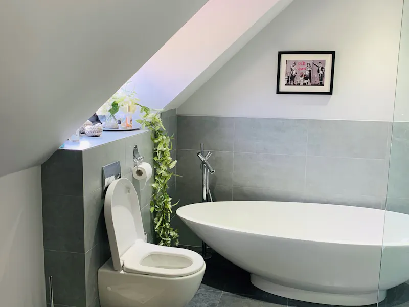 Bath - rolltop at Large tudor house Westoning, M350 (photo 11)