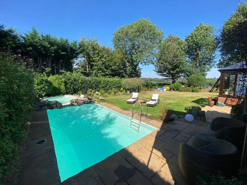 Swimming pool - outdoor at Large tudor house Westoning, M350 (photo 19)