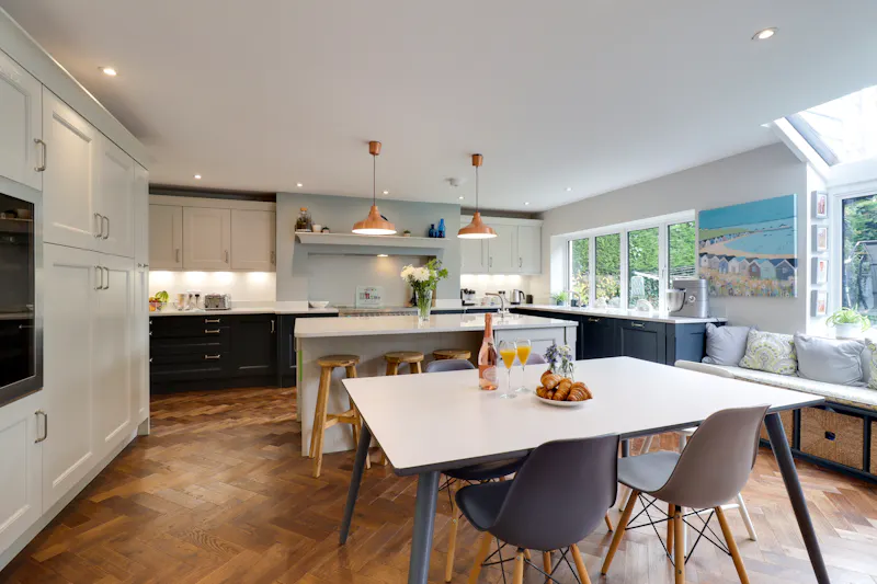 Dining room at Large house in Cookham , D2595 (photo 6)
