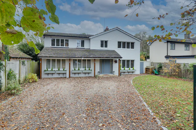 Driveway at Large house in Cookham , D2595 (photo 1)
