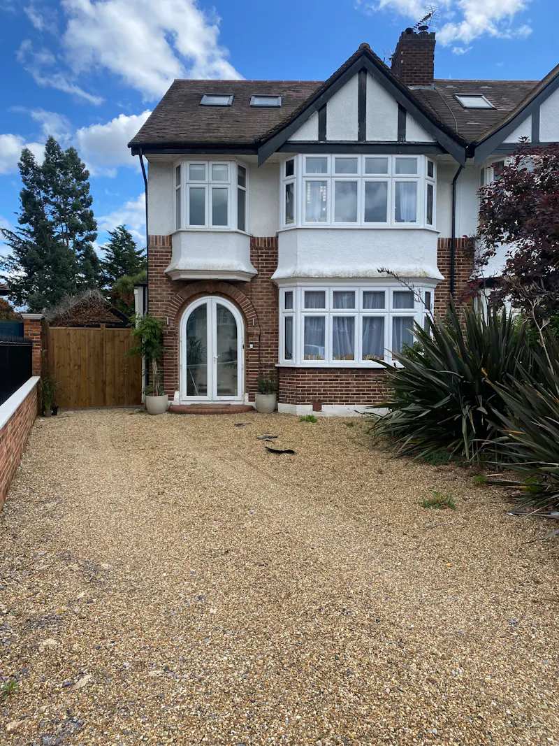 Driveway at Large semi in Ealing, D2586 (photo 1)