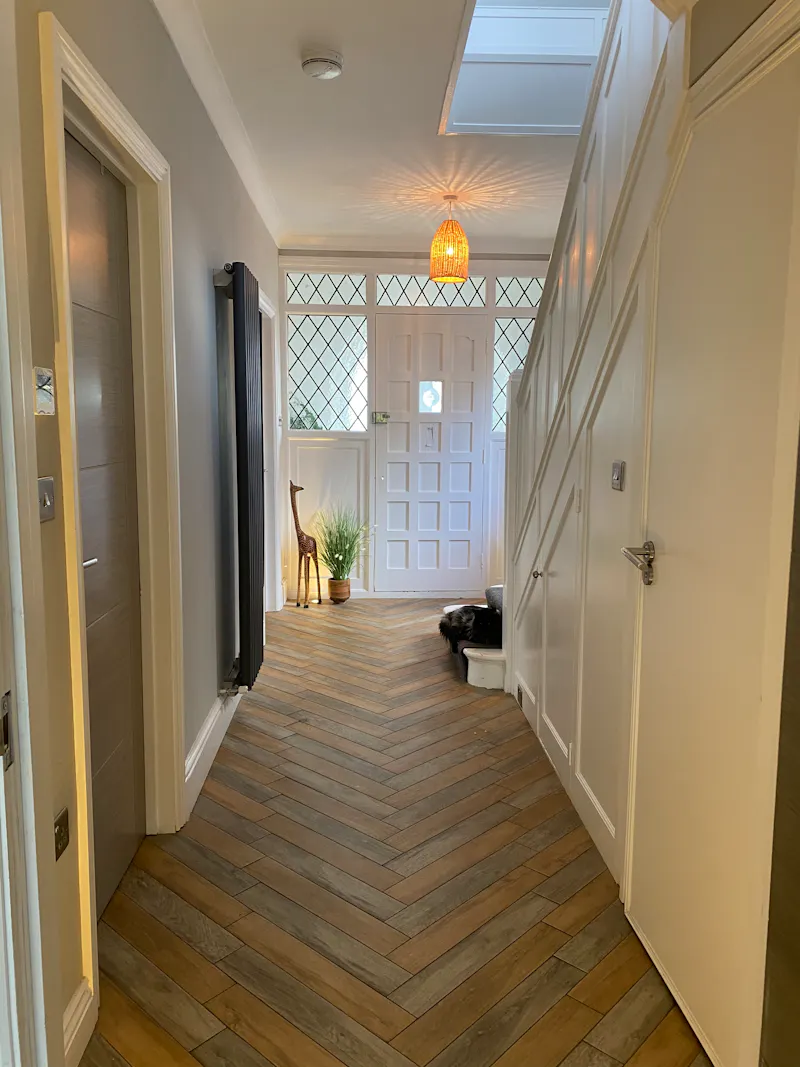 Corridor at Large semi in Ealing, D2586 (photo 9)