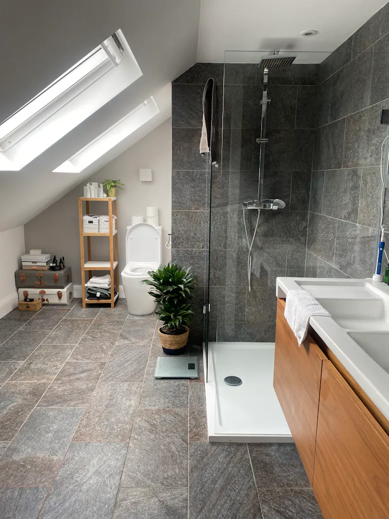 Bathroom at Large semi in Ealing, D2586 (photo 15)