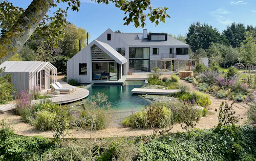 Futuristic eco house Chichester, D2584