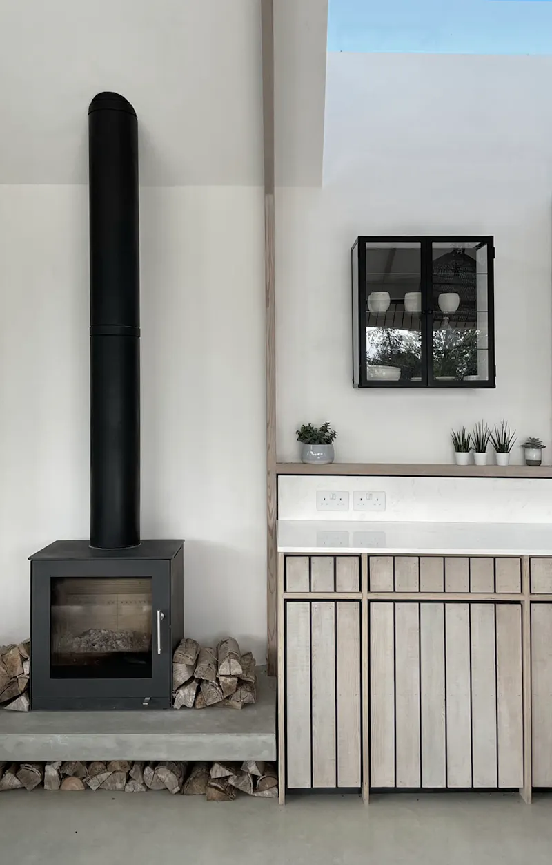 Fireplace at Futuristic eco house Chichester, D2584 (photo 6)
