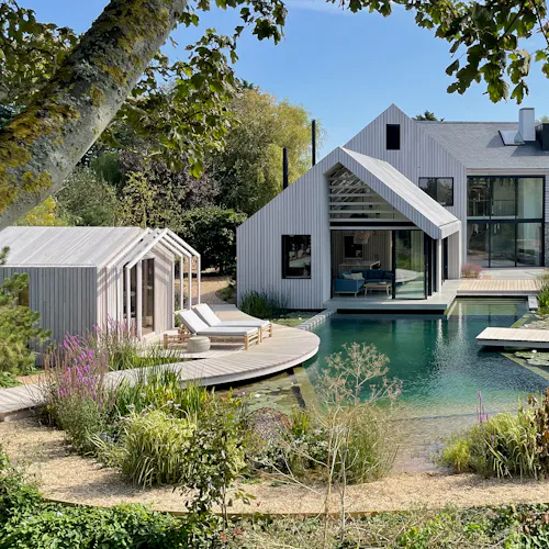 Futuristic eco house Chichester, D2584