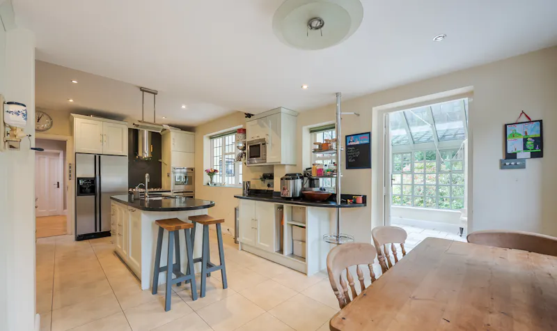 Open plan at Large house in Great Missenden, D2589 (photo 2)