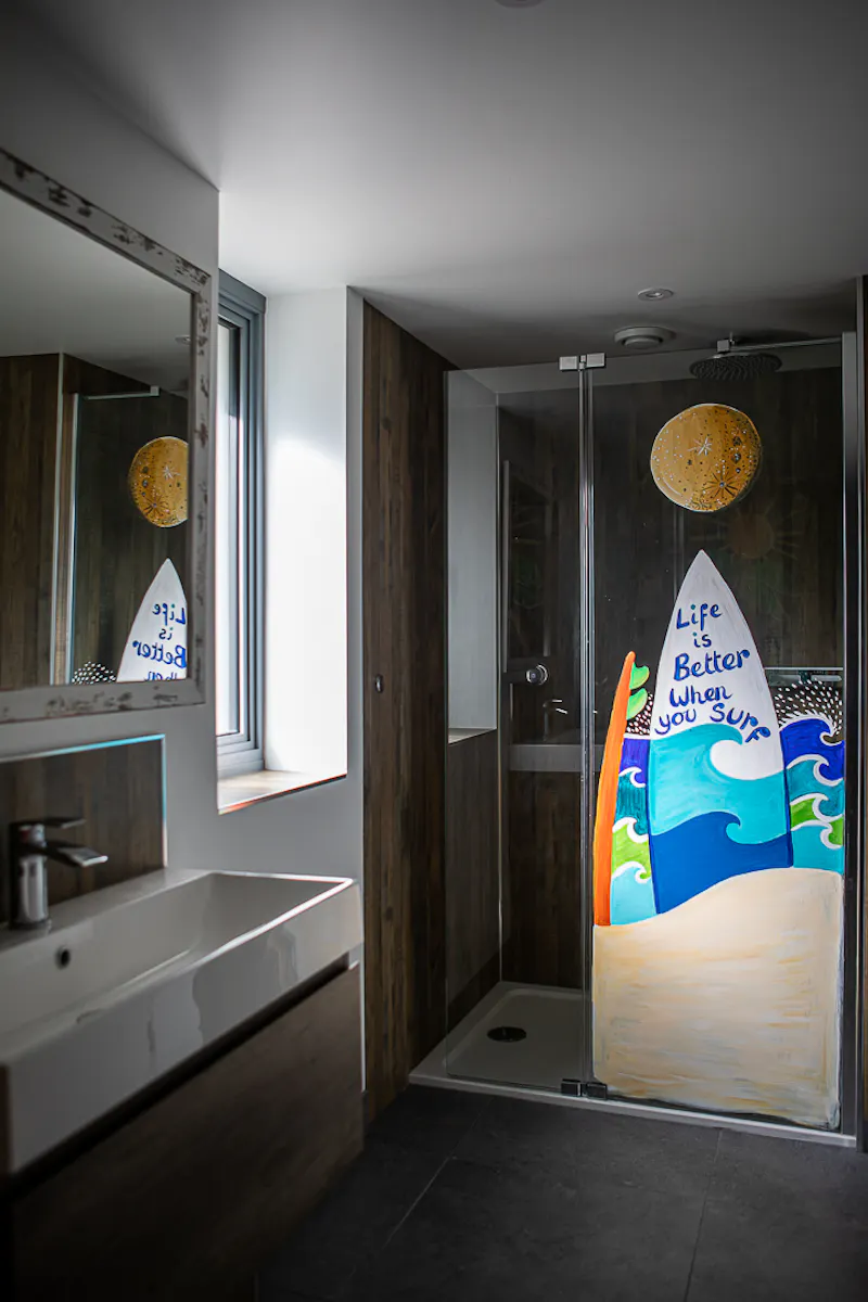 Bathroom at Chichester beach house, D2692 (photo 21)
