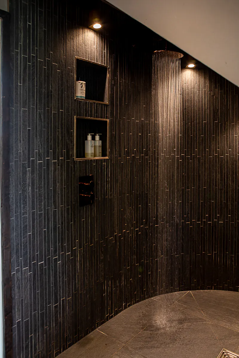 Tiled at Chichester beach house, D2692 (photo 24)