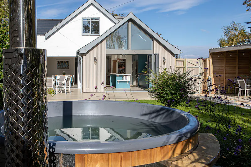 Jacuzzi at Chichester beach house, D2692 (photo 36)