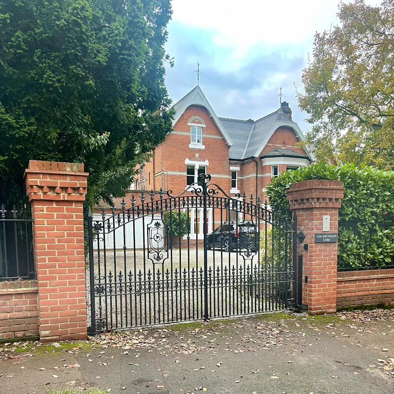 Stylish Chislehurst villa, B1990 (photo 40)
