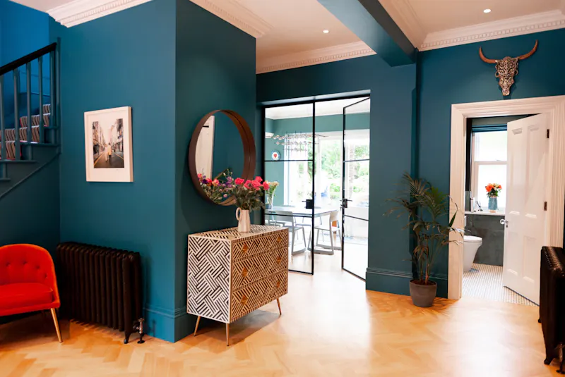 Entrance hall at Stylish Chislehurst villa, B1990 (photo 3)