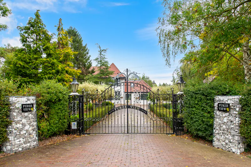 Gate at Modern pool house Haddon, D2598 (photo 24)