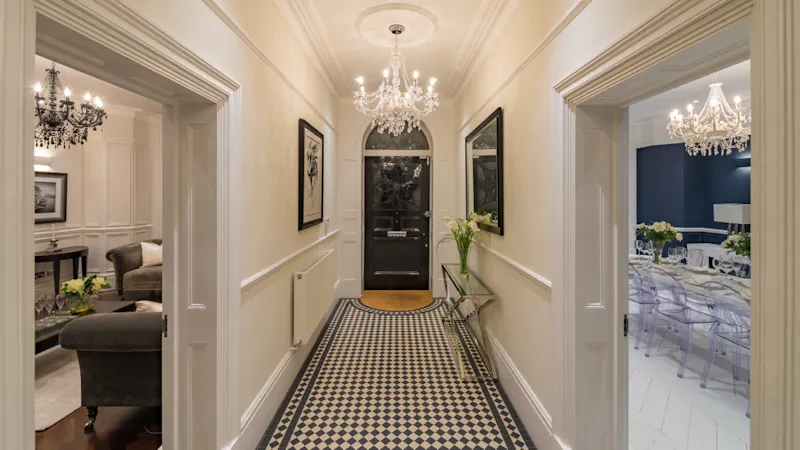 Corridor at Stunning Ealing renovation , B1955 (photo 10)