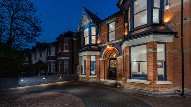 Stunning Ealing renovation , B1955 (photo 1)